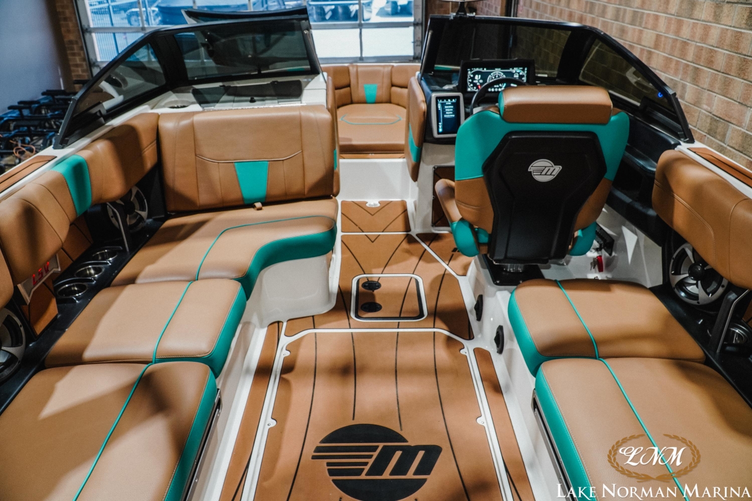 2021 Malibu 23 LSV