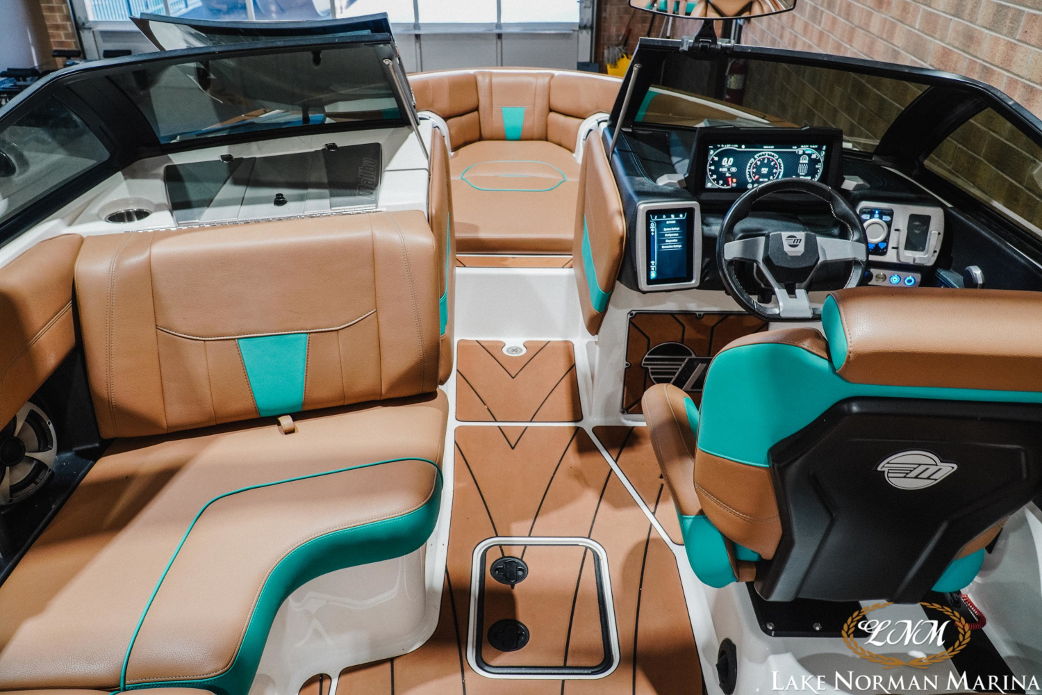 2021 Malibu 23 LSV