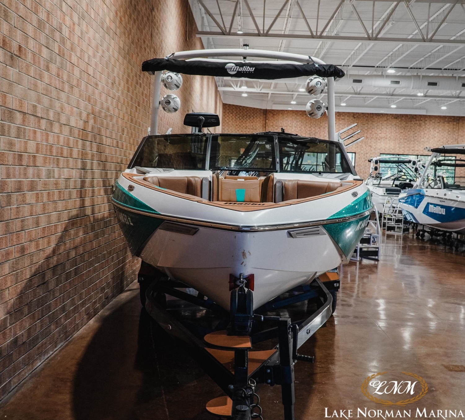 2021 Malibu 23 LSV