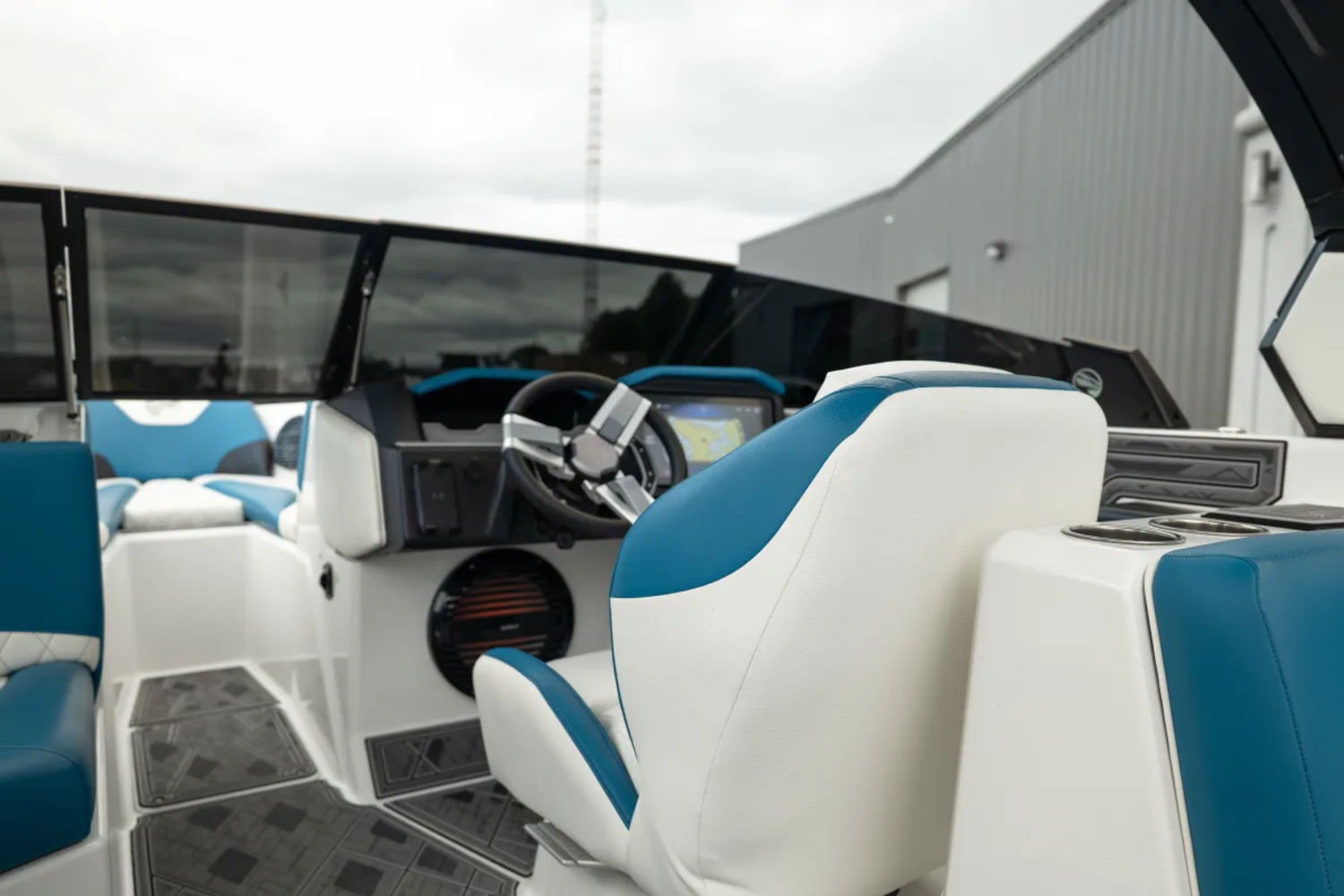 2024 TIGE Z5 ONLY 37HRS LIKE NEW 