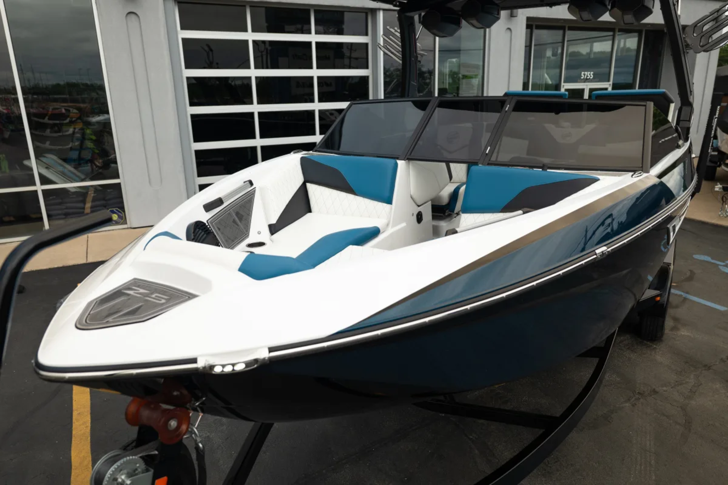 2024 TIGE Z5 ONLY 37HRS LIKE NEW 