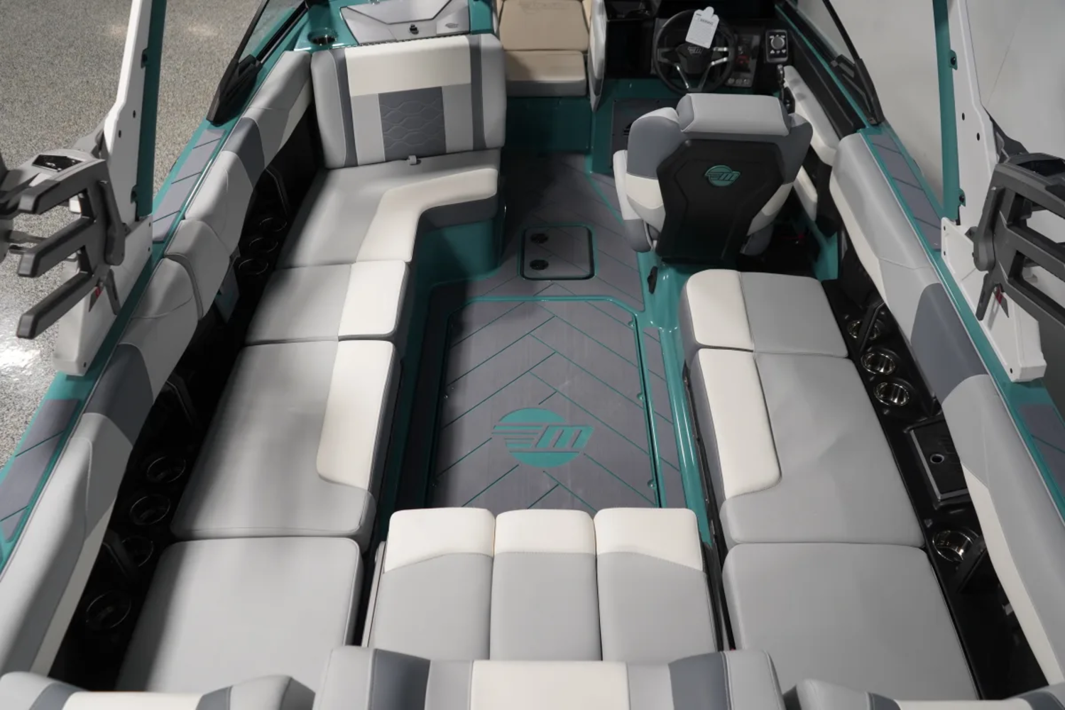 2025 Malibu 23 LSV