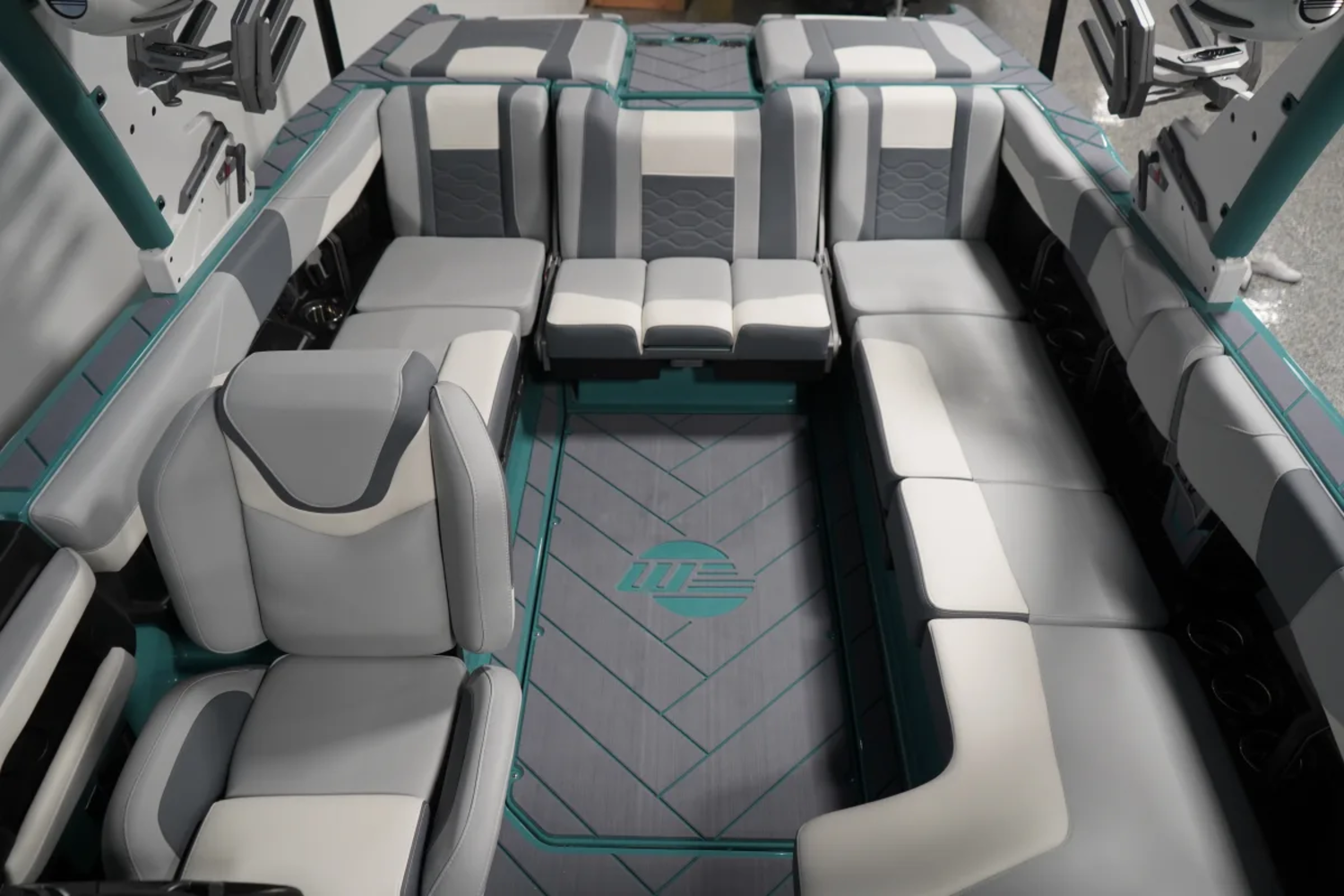 2025 Malibu 23 LSV