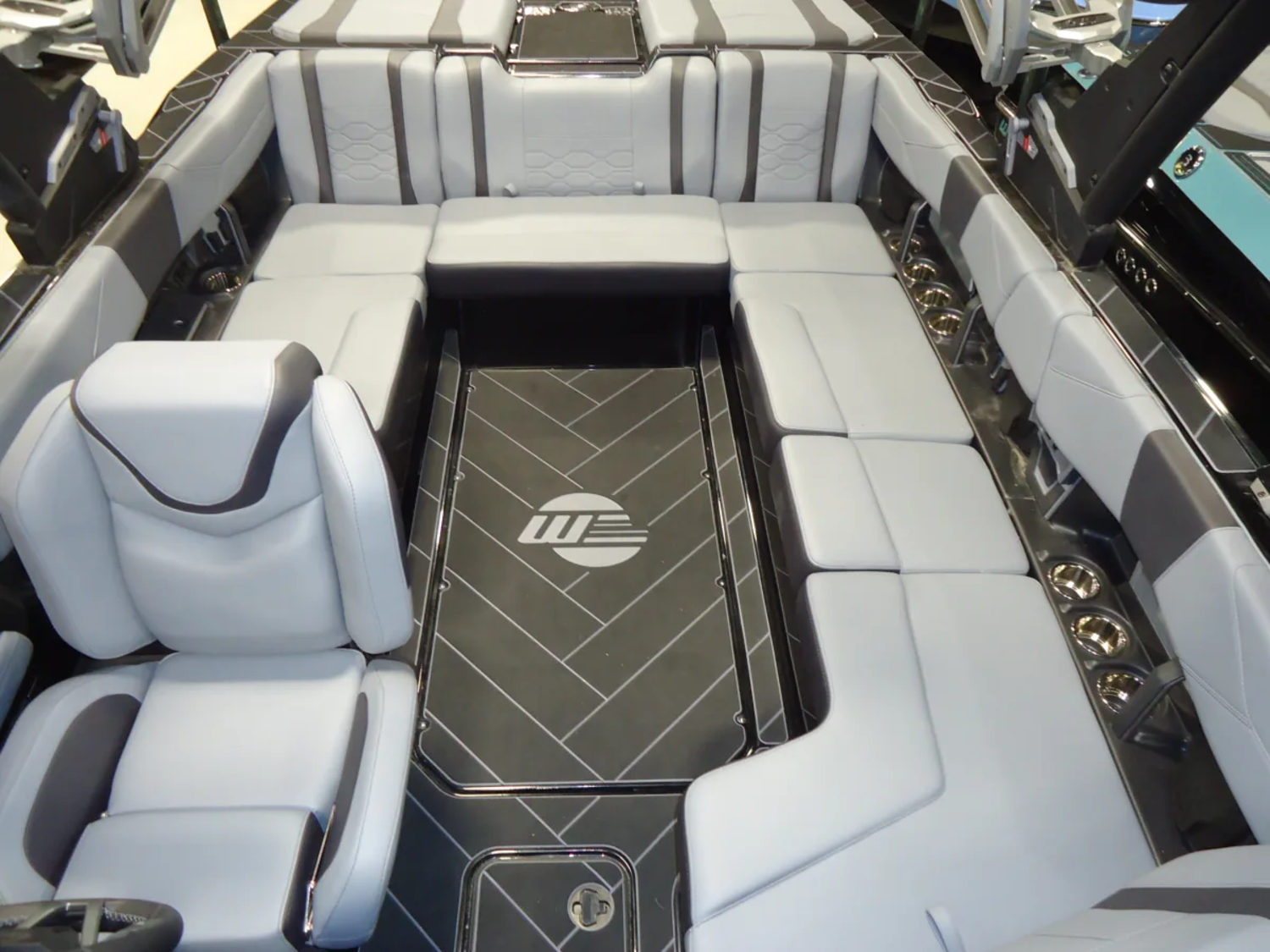 2025 Malibu 23 LSV