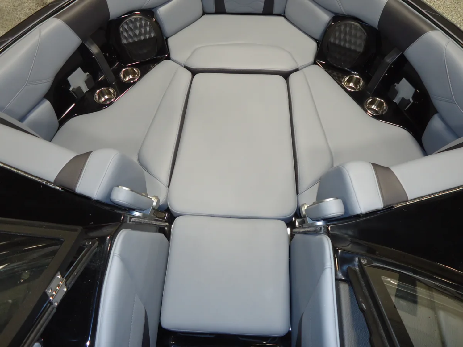 2025 Malibu 23 LSV