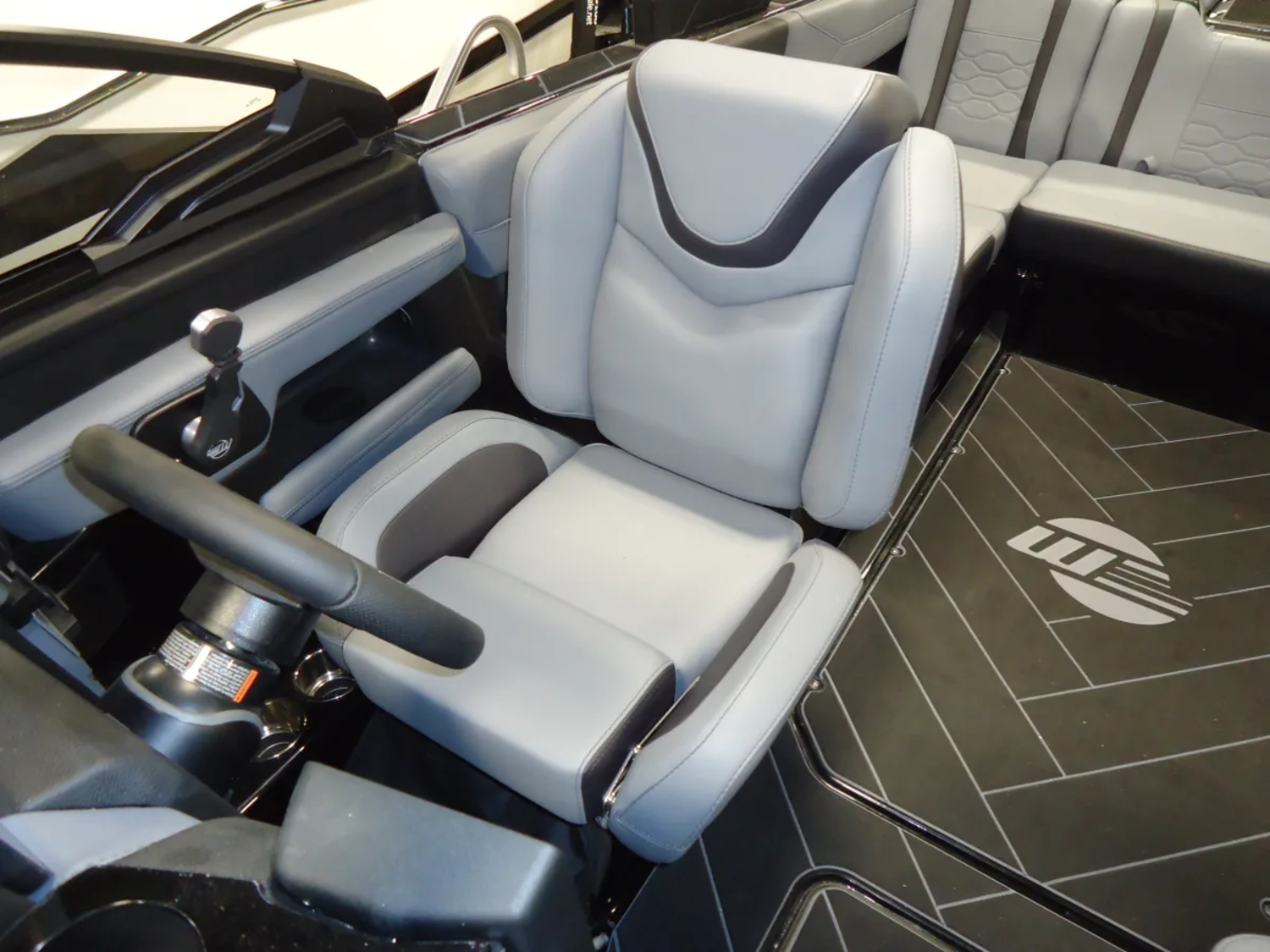 2025 Malibu 23 LSV