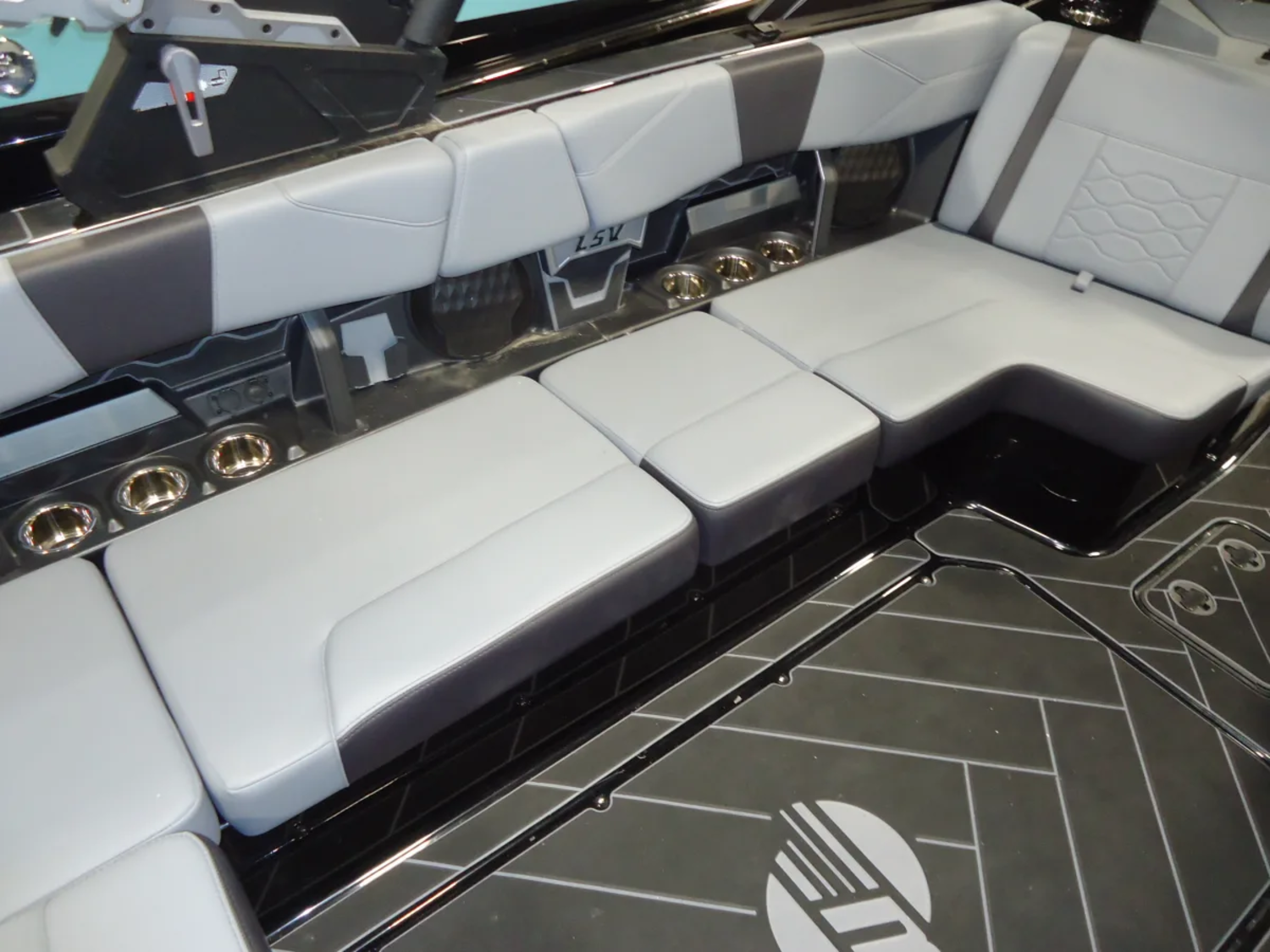 2025 Malibu 23 LSV