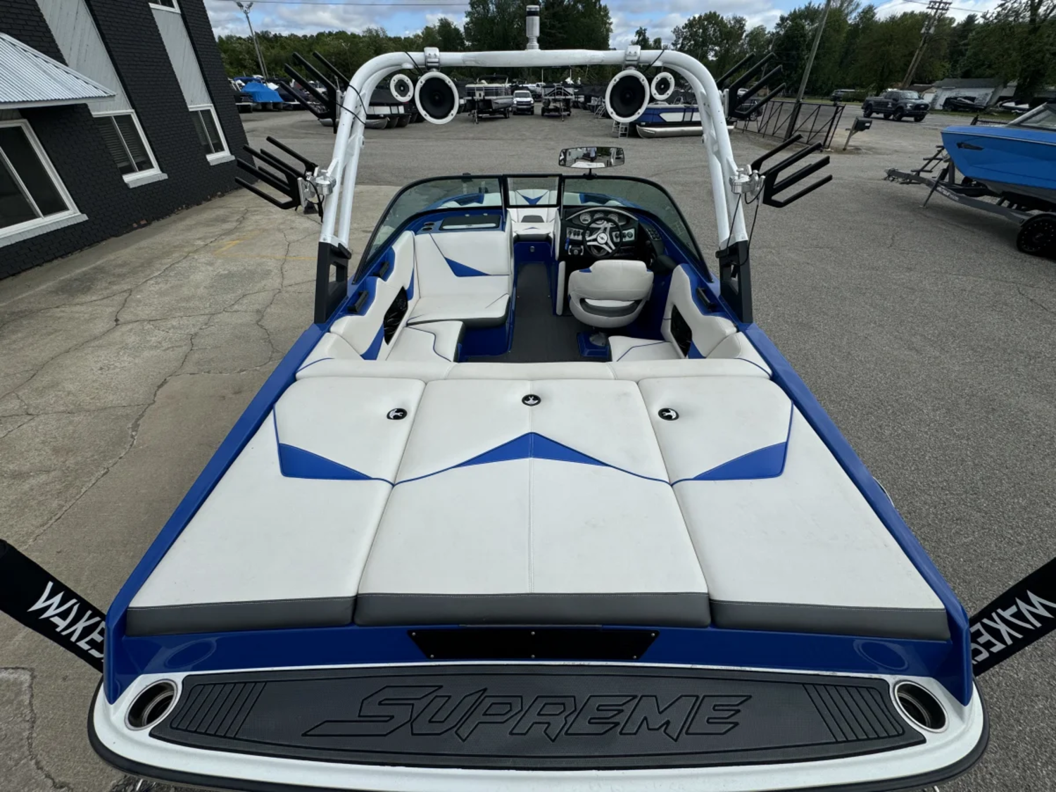 2016 SUPREME S211 