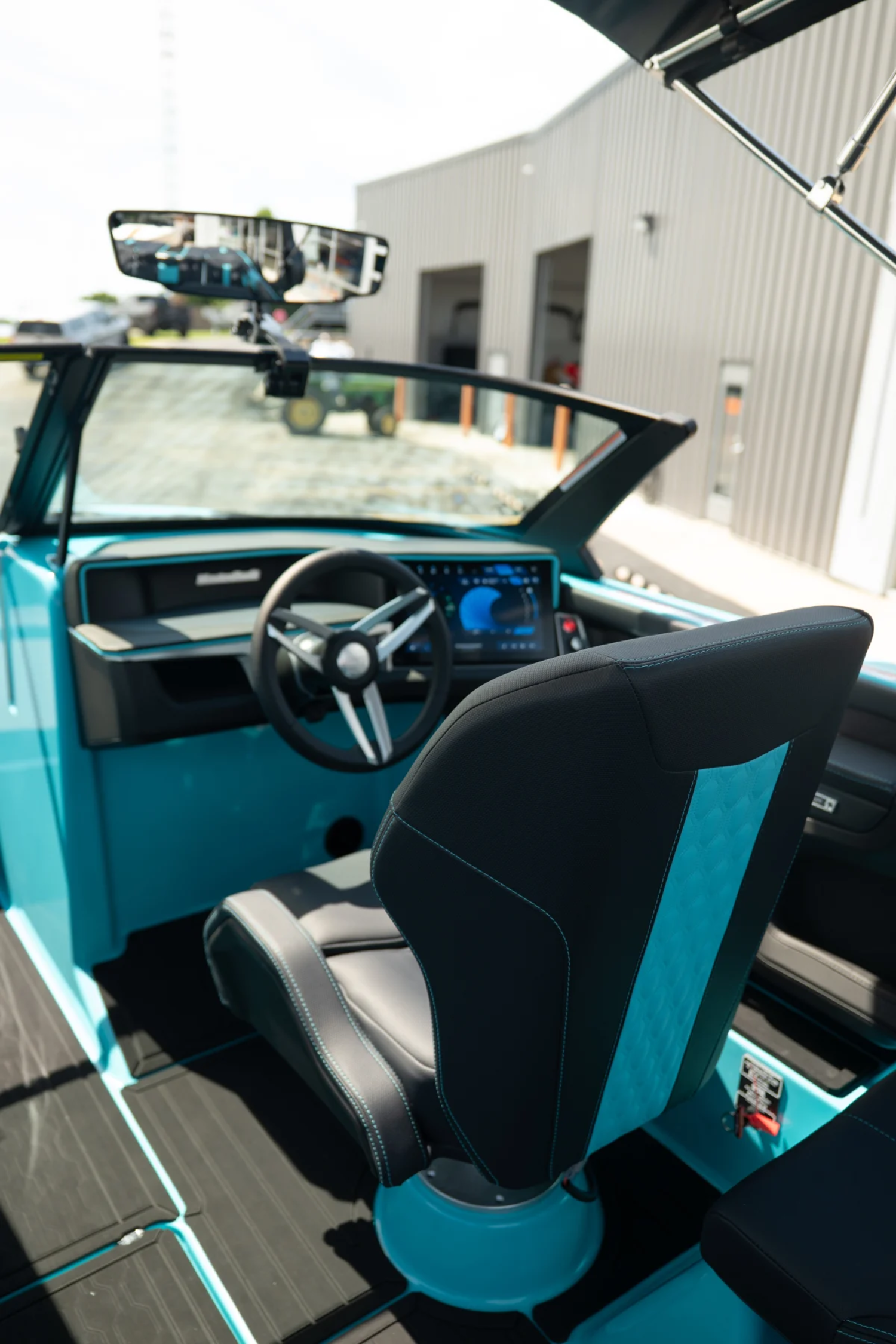 2026 MASTERCRAFT XT24 LAGUNA BLUE & MIDNIGHT BLACK 