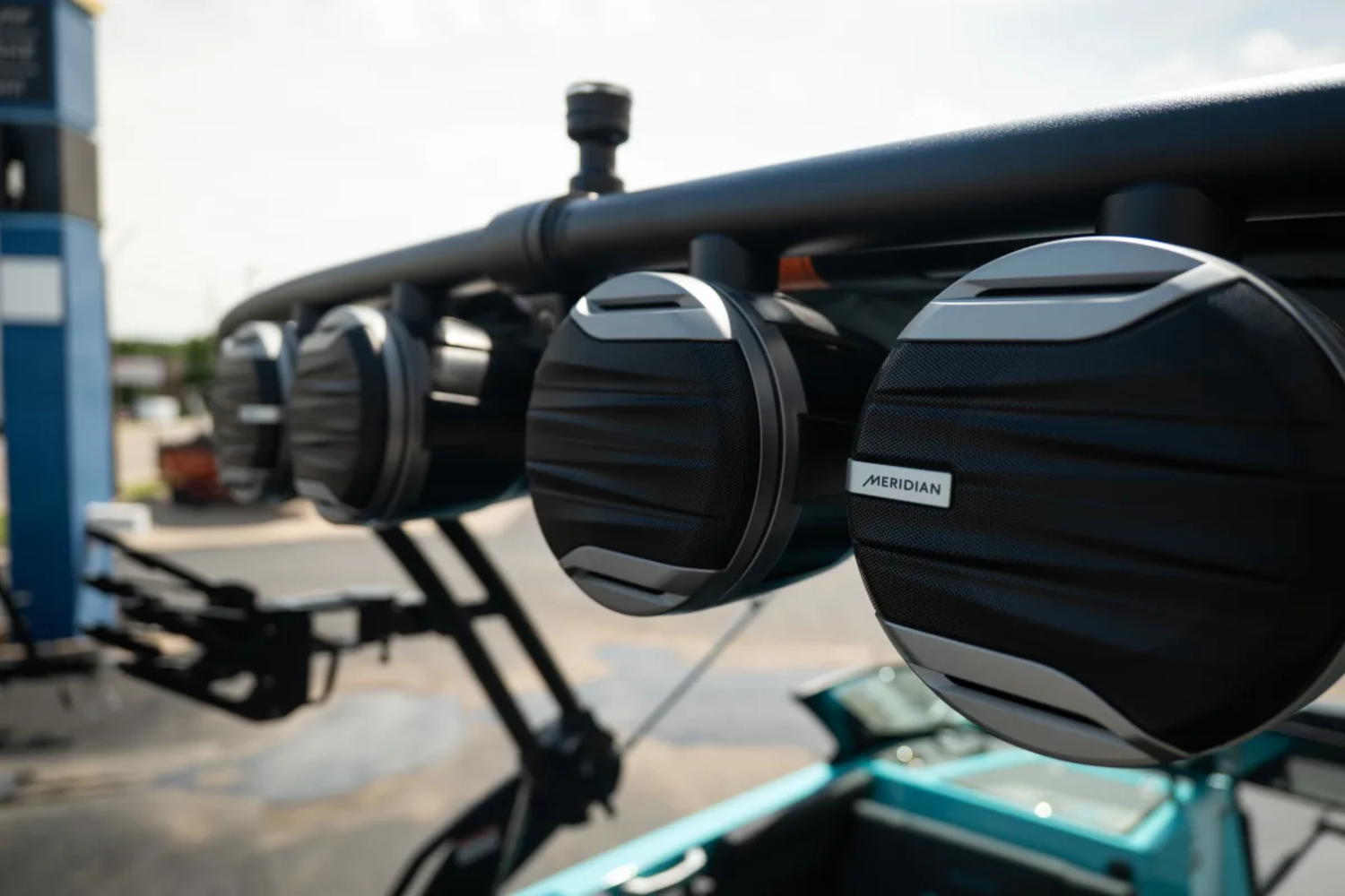 2026 MASTERCRAFT XT24 LAGUNA BLUE & MIDNIGHT BLACK 