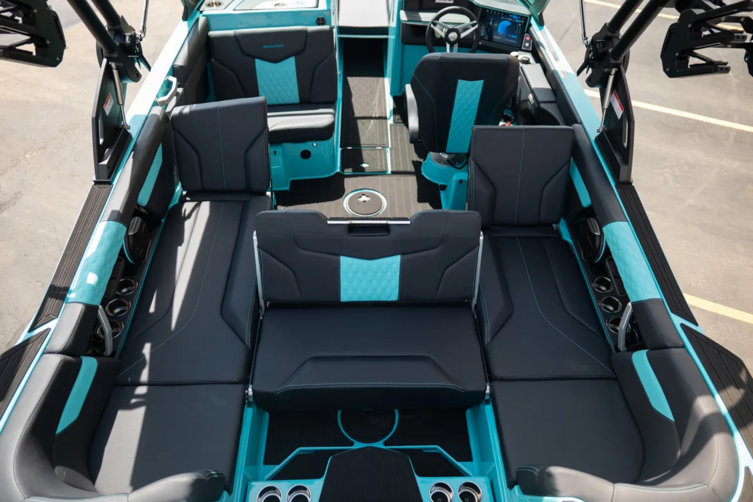 2026 MASTERCRAFT XT24 LAGUNA BLUE & MIDNIGHT BLACK 