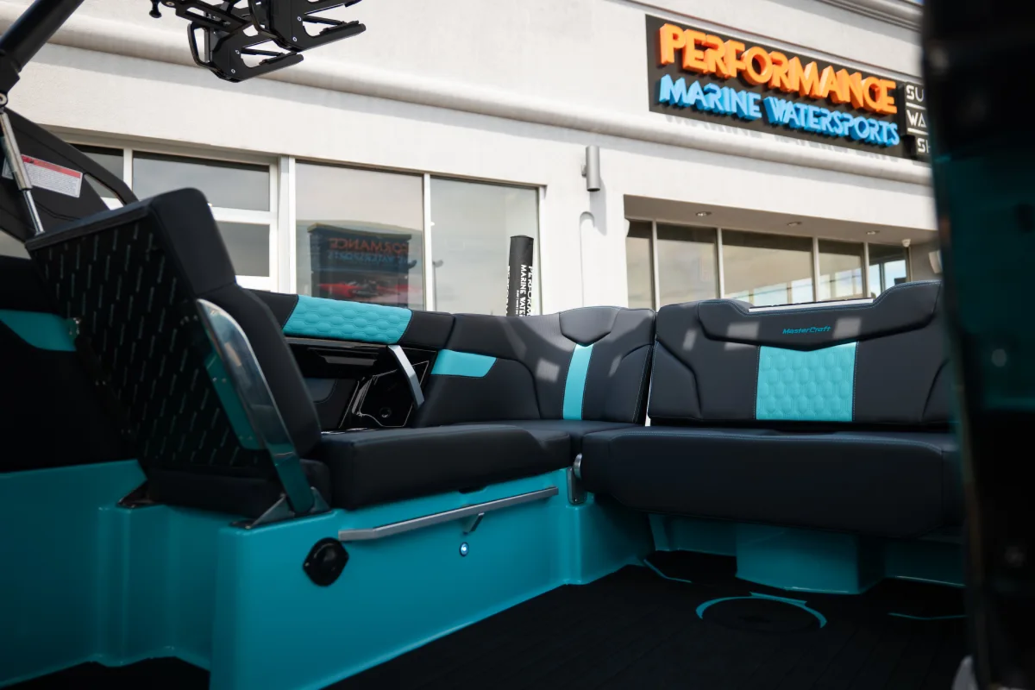2026 MASTERCRAFT XT24 LAGUNA BLUE & MIDNIGHT BLACK 