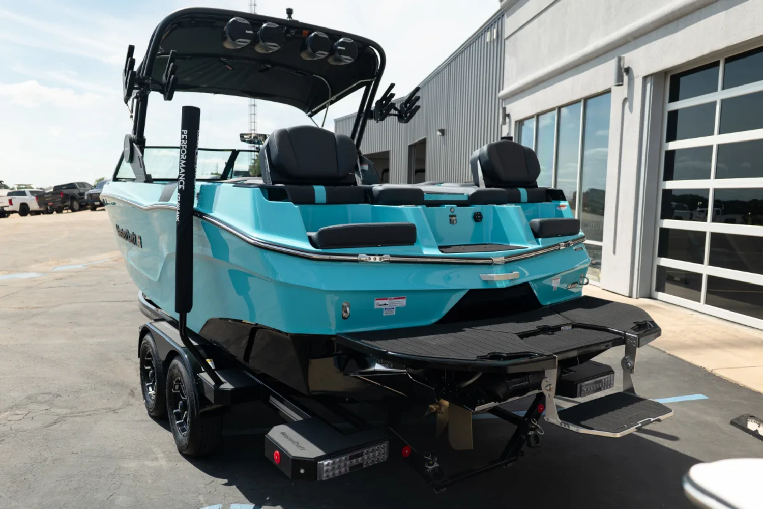 2026 MASTERCRAFT XT24 LAGUNA BLUE & MIDNIGHT BLACK 