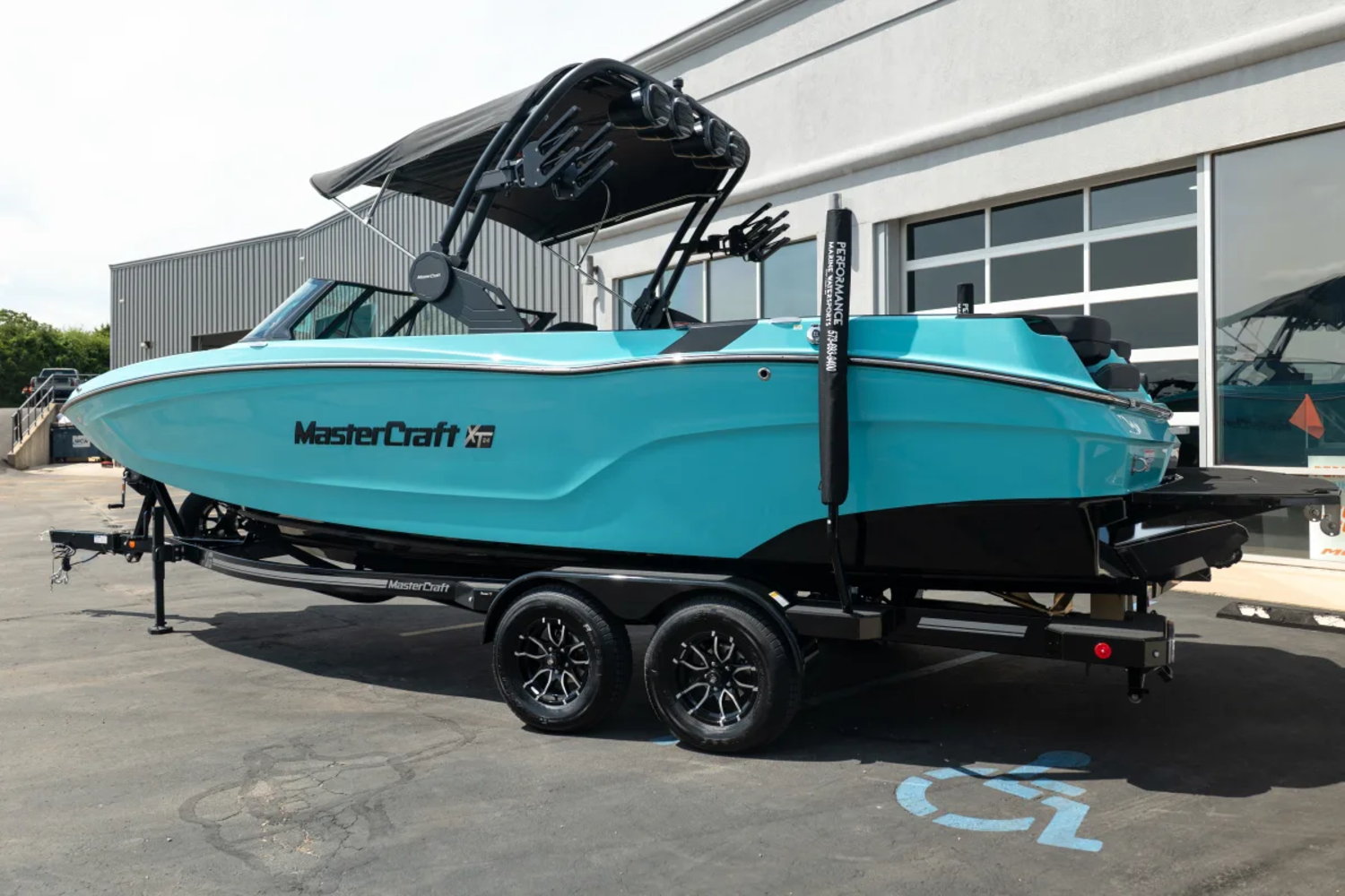 2026 MASTERCRAFT XT24 LAGUNA BLUE & MIDNIGHT BLACK 