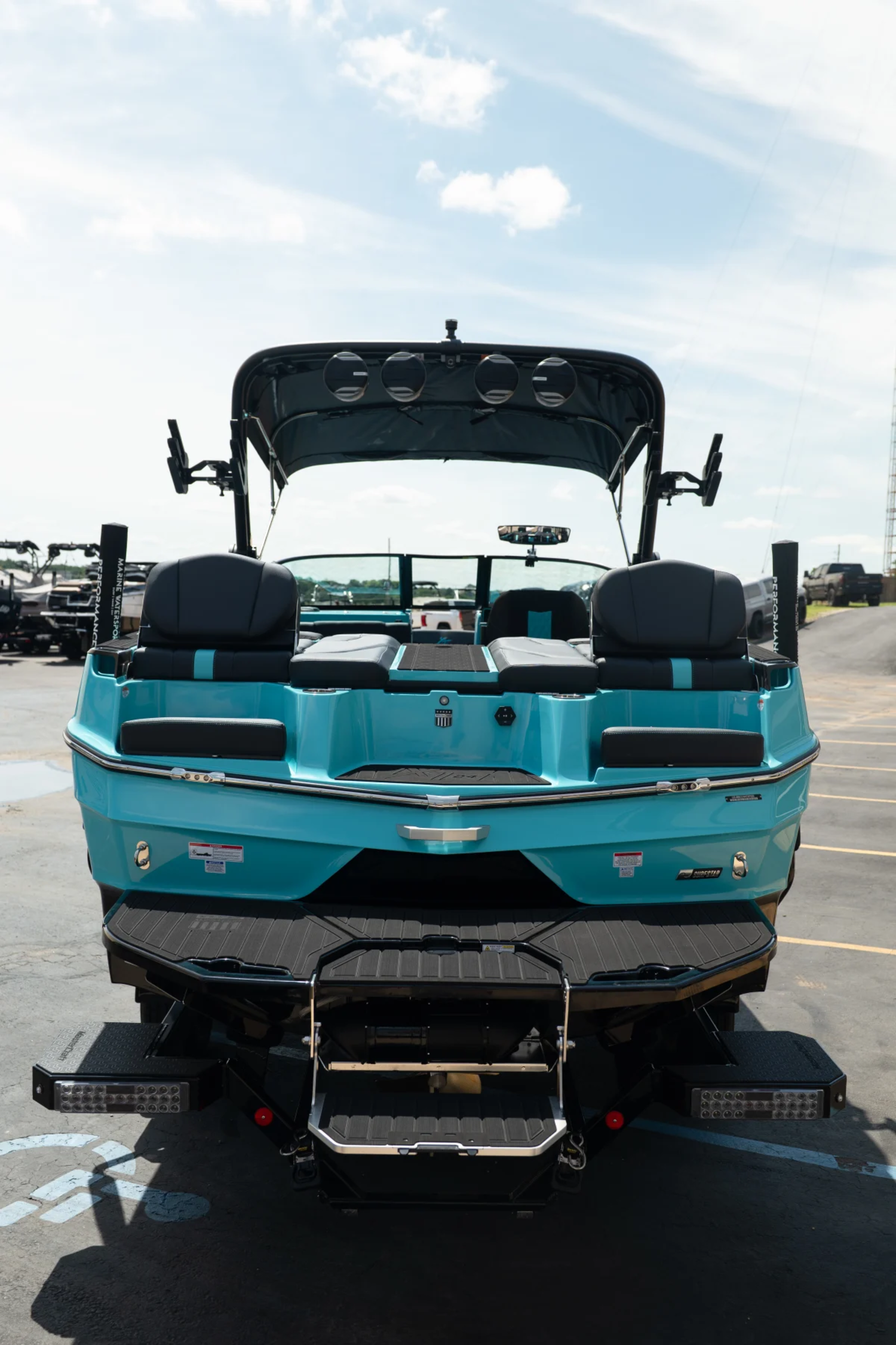 2026 MASTERCRAFT XT24 LAGUNA BLUE & MIDNIGHT BLACK 
