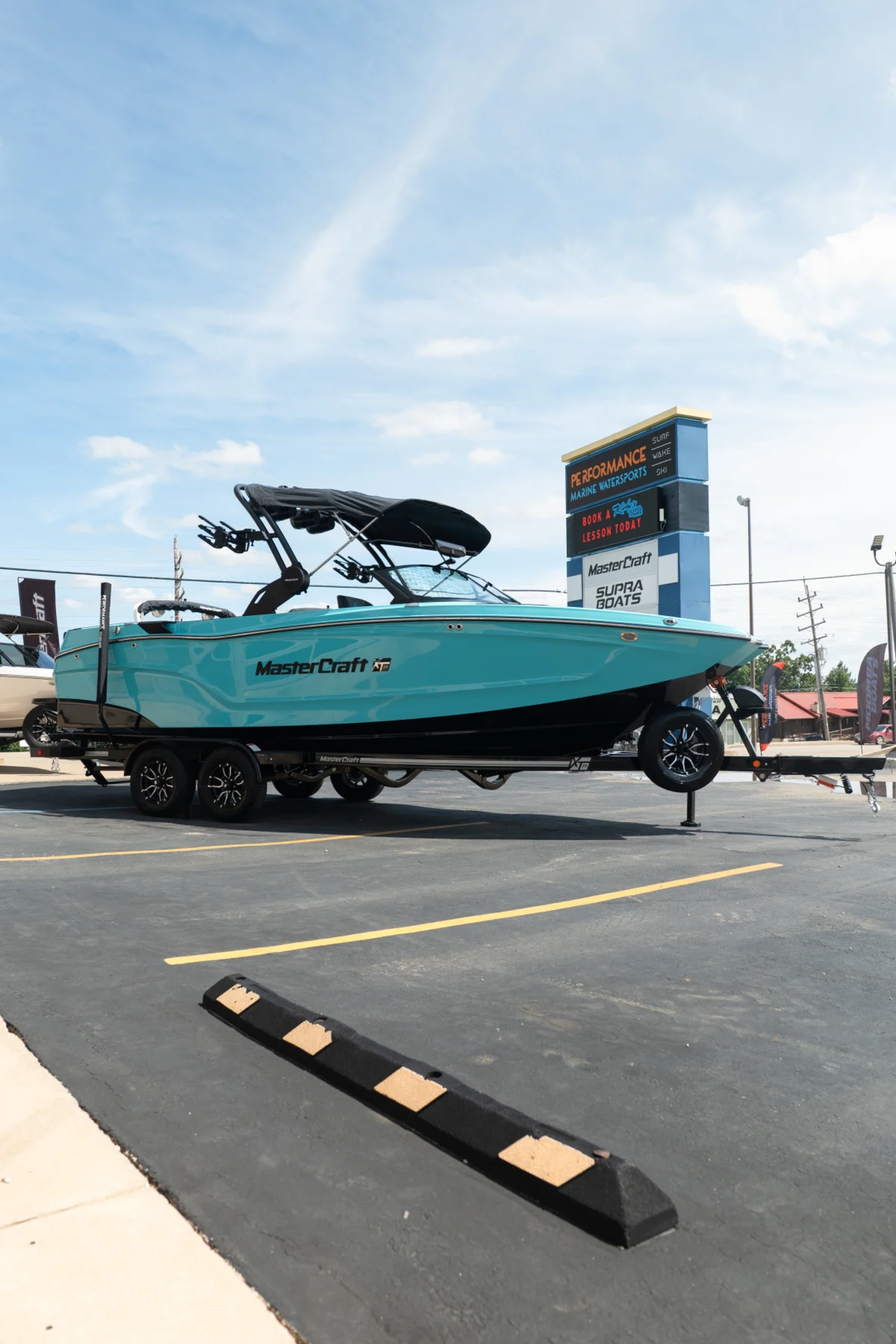 2026 MASTERCRAFT XT24 LAGUNA BLUE & MIDNIGHT BLACK 