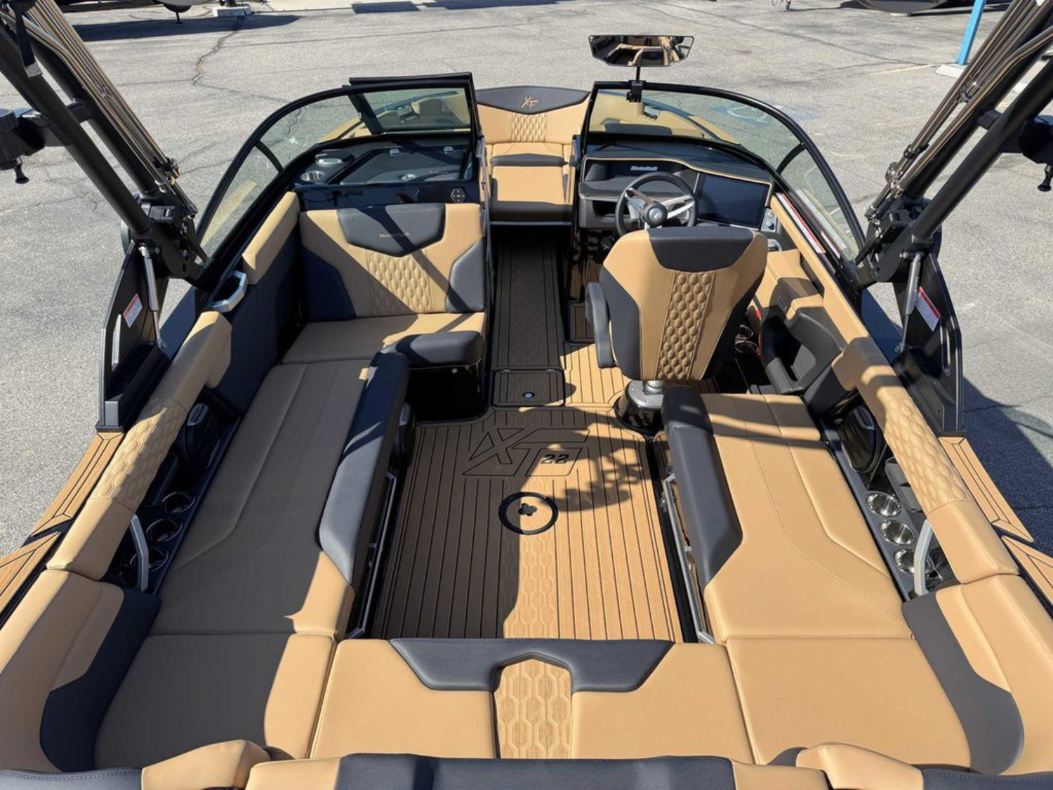 2026 Mastercraft XT22