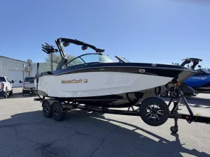 2026-mastercraft-xt22-139454-image4