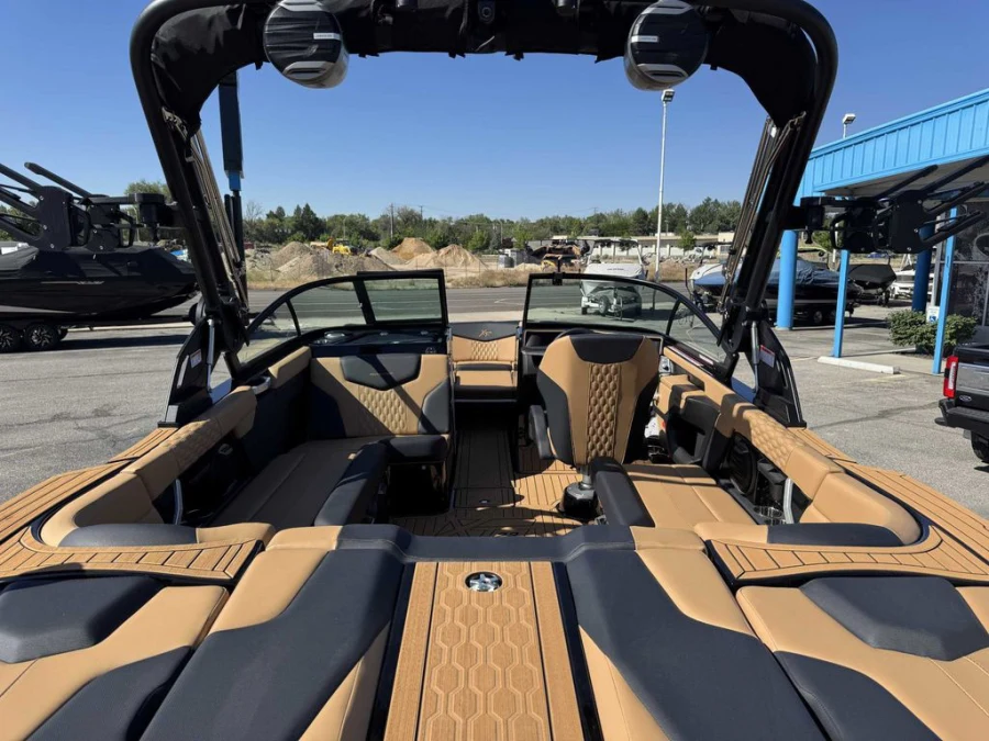 2026-mastercraft-xt22-139454-image9