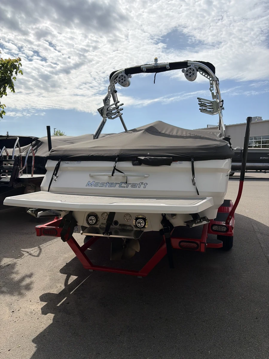 2011-mastercraft-x2-139457-image3