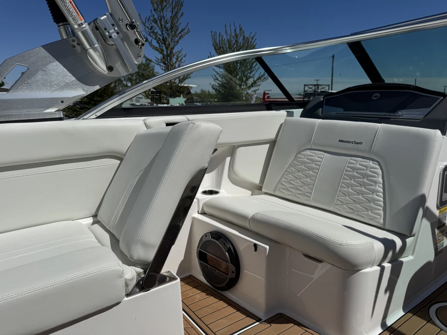 2021-mastercraft-x24-139461-image14