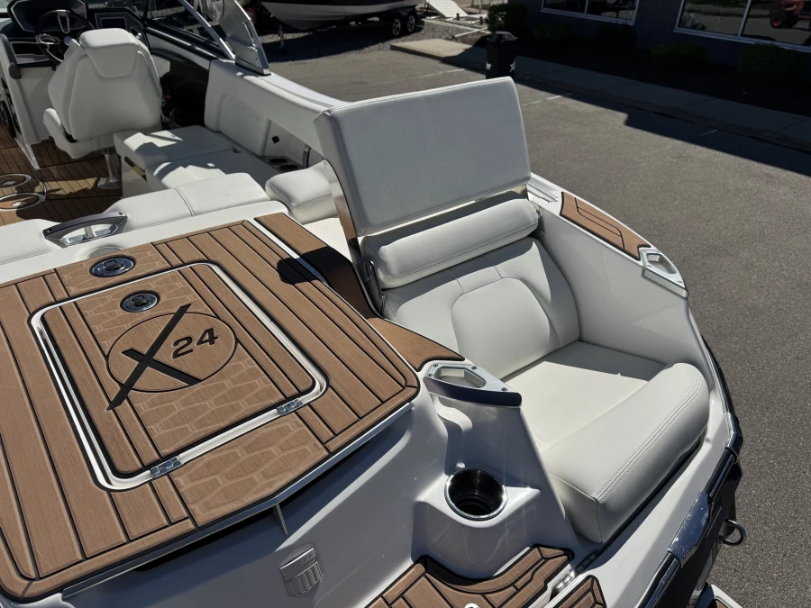 2021-mastercraft-x24-139461-image20