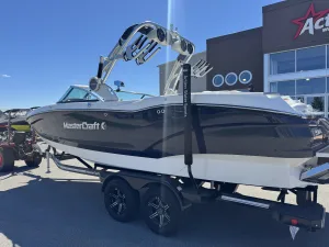 2021-mastercraft-x24-139461-image2