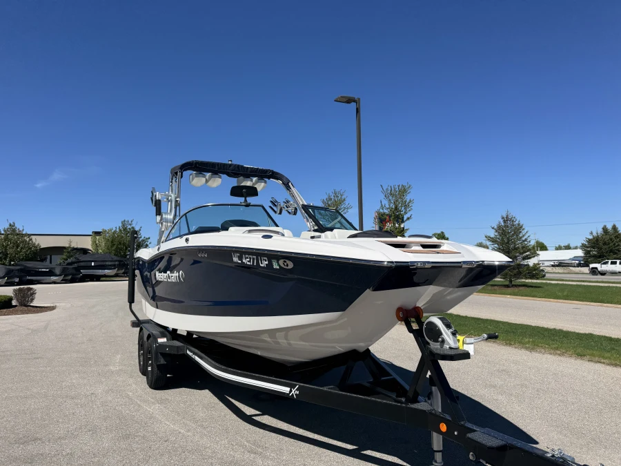 2021-mastercraft-x24-139461-image6