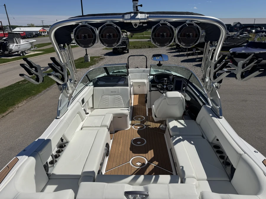 2021-mastercraft-x24-139461-image7