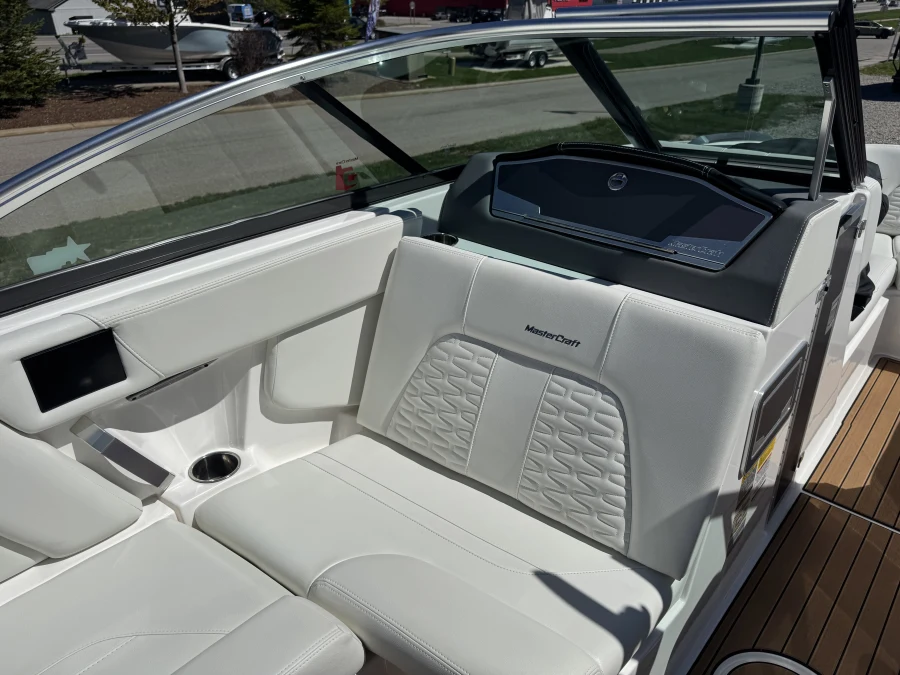 2021-mastercraft-x24-139461-image9