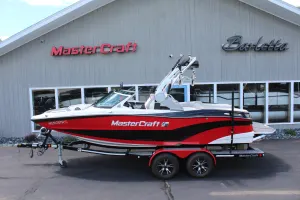 2017-mastercraft-xt20-139465-image1