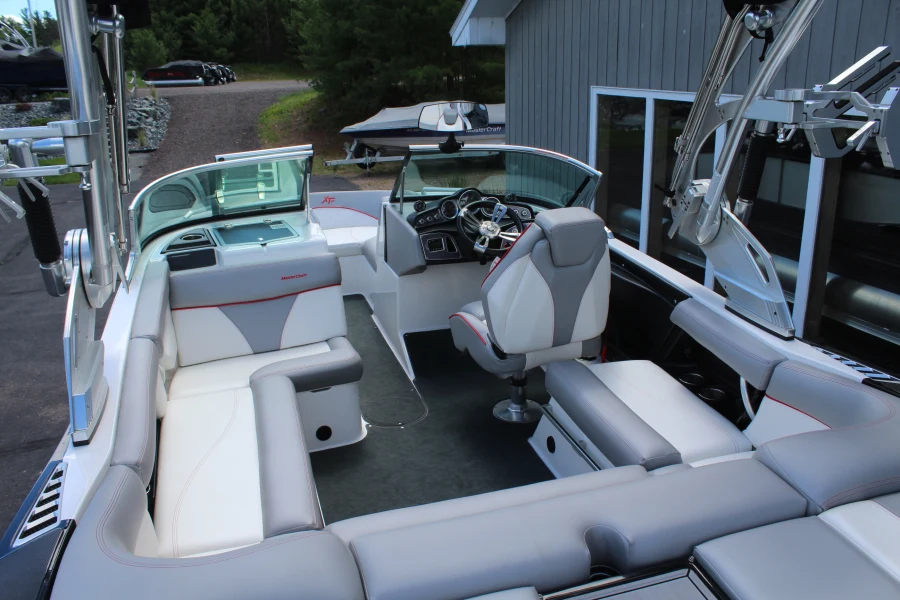 2017-mastercraft-xt20-139465-image24