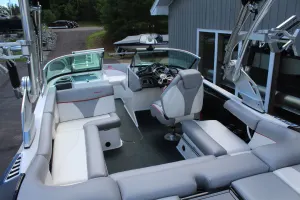 2017-mastercraft-xt20-139465-image24