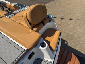 2022-mastercraft-xt24-139466-image8
