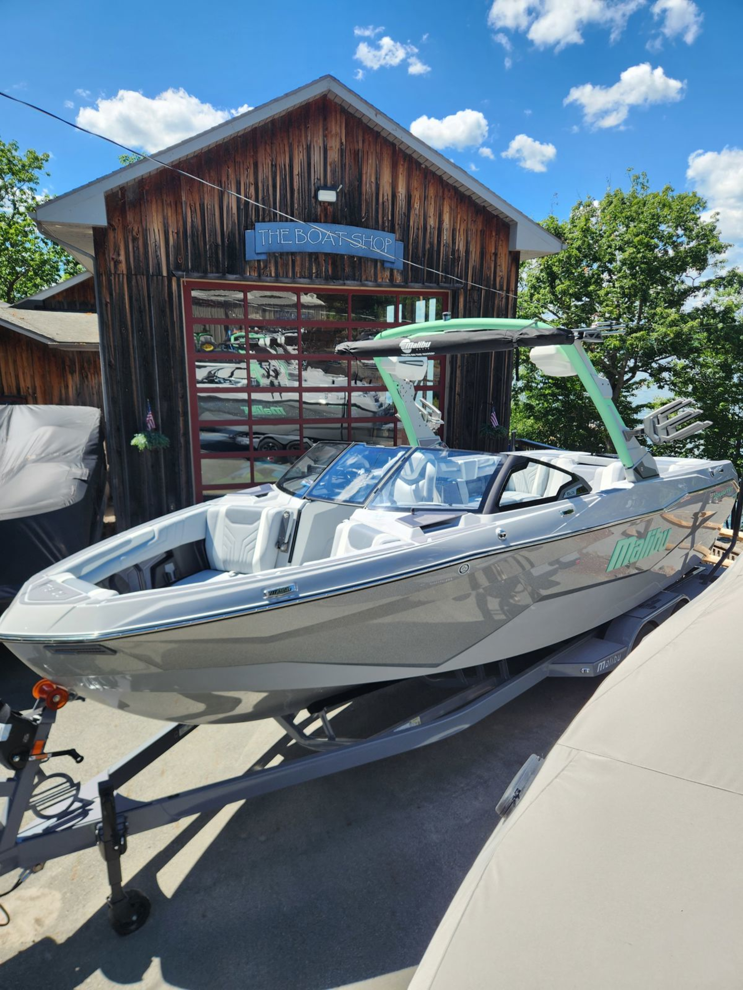 2026 Malibu 25 LSV
