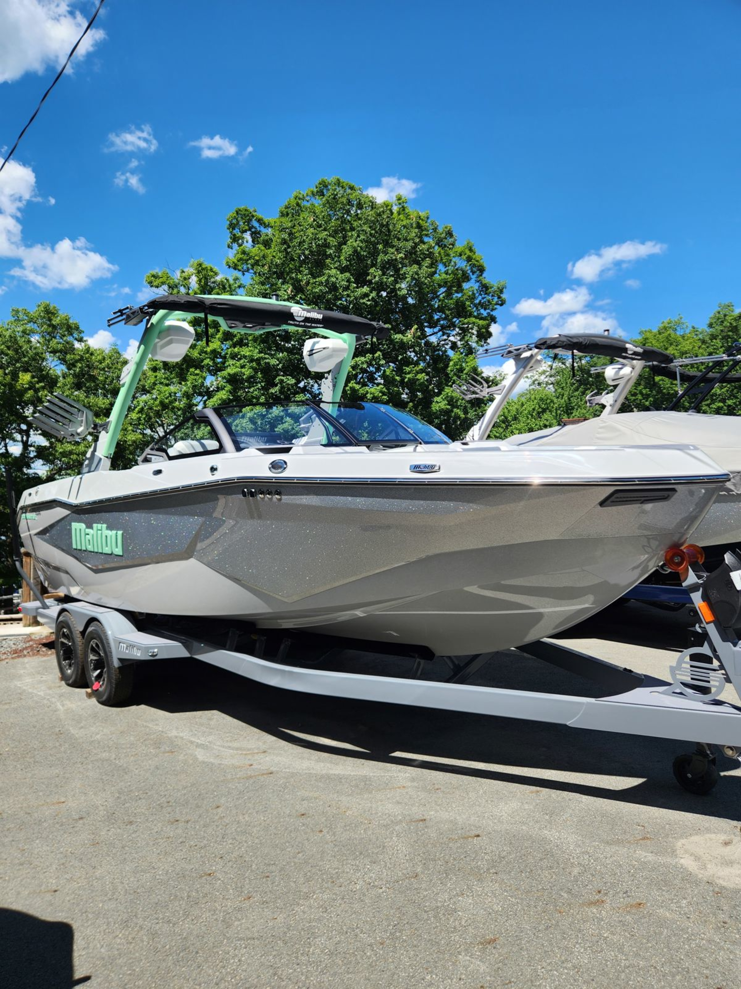 2026 Malibu 25 LSV