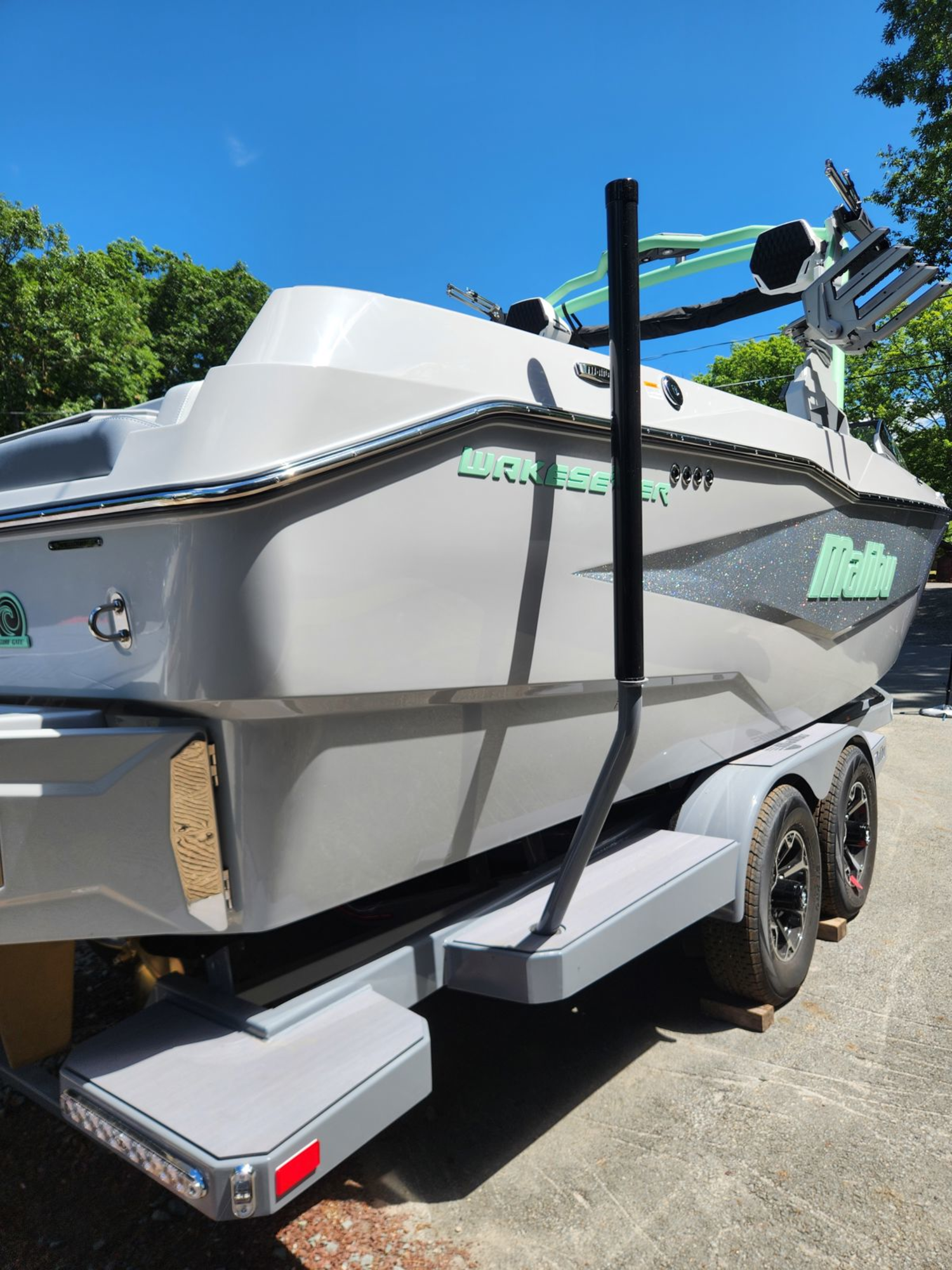 2026 Malibu 25 LSV