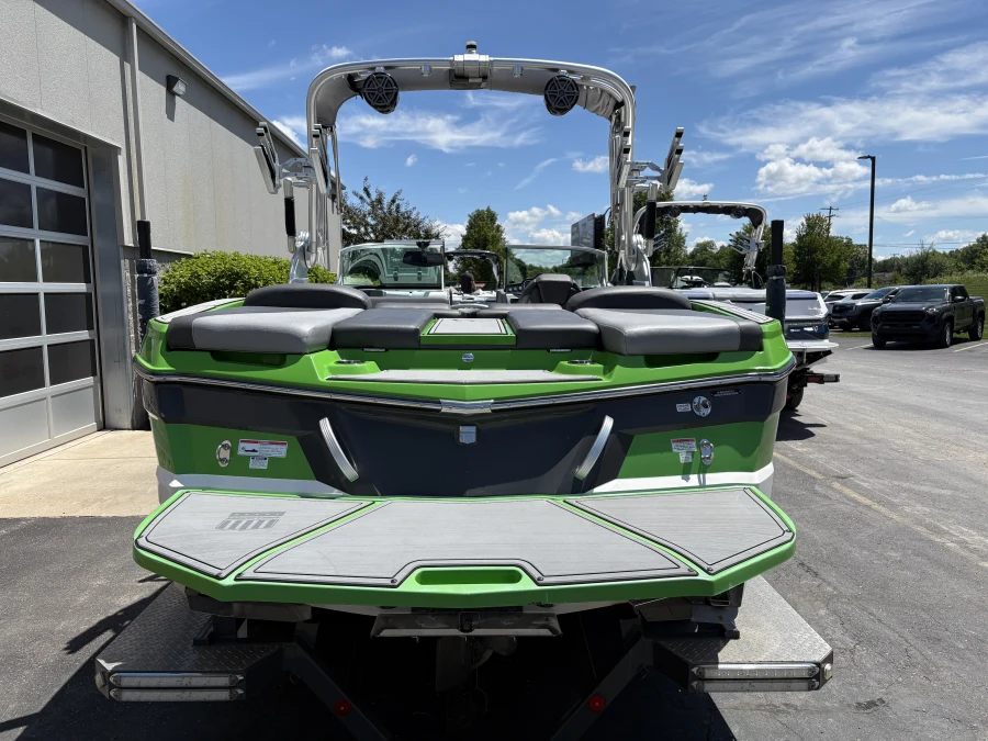 2017-mastercraft-xt23-139469-image10