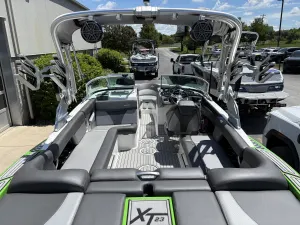 2017-mastercraft-xt23-139469-image15