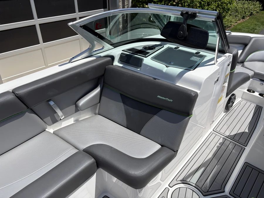 2017-mastercraft-xt23-139469-image19