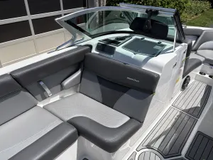 2017-mastercraft-xt23-139469-image19