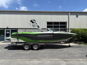 2017-mastercraft-xt23-139469-image1