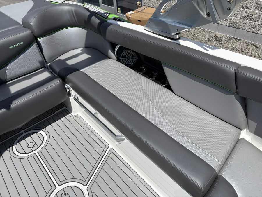 2017-mastercraft-xt23-139469-image20