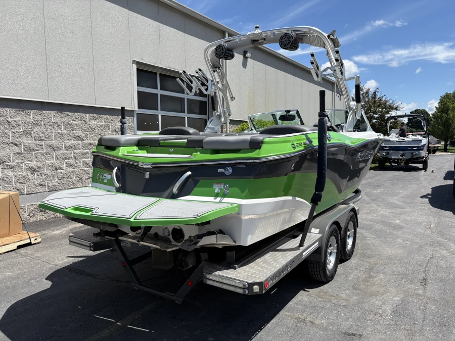 2017-mastercraft-xt23-139469-image8