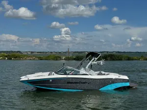 2019-mastercraft-xt22-139472-image1