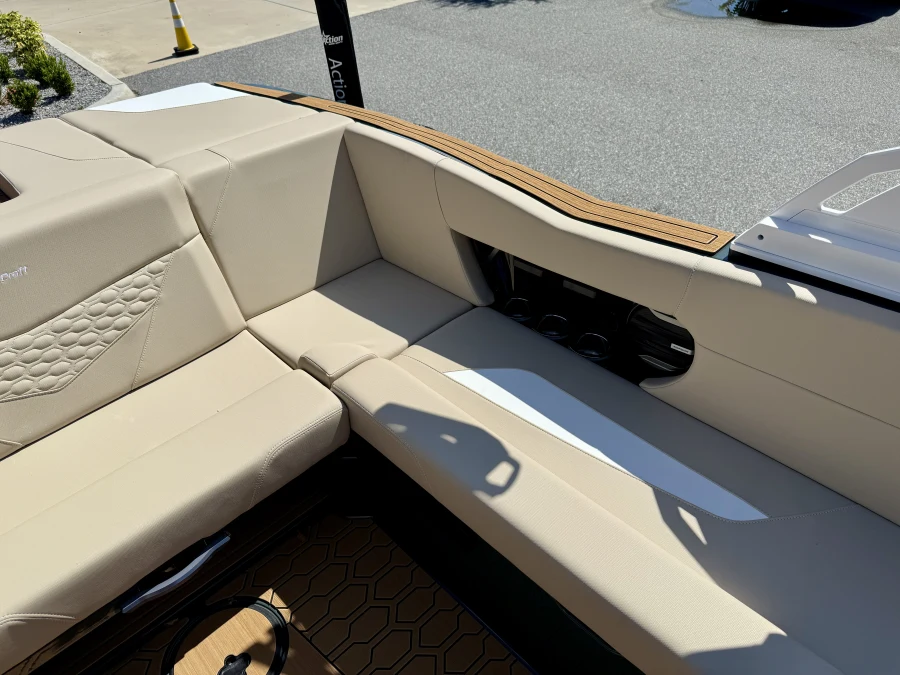 2027-mastercraft-nxt23-139475-image10