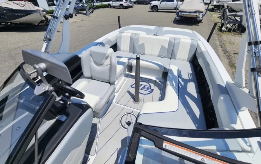 2024-malibu-wakesetter-vtx-139505-image13.webp