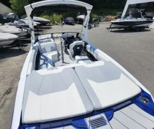 2024-malibu-wakesetter-vtx-139505-image14.webp