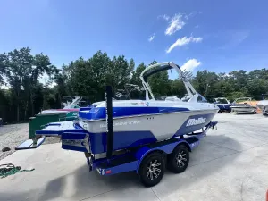 2024-malibu-wakesetter-vtx-139505-image2.webp