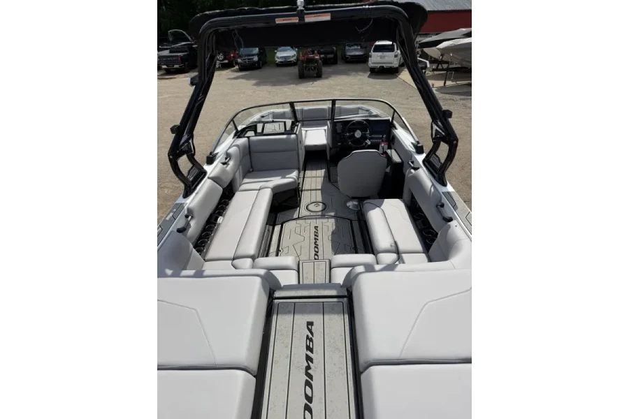 2026-moomba-max-139524-image3.webp
